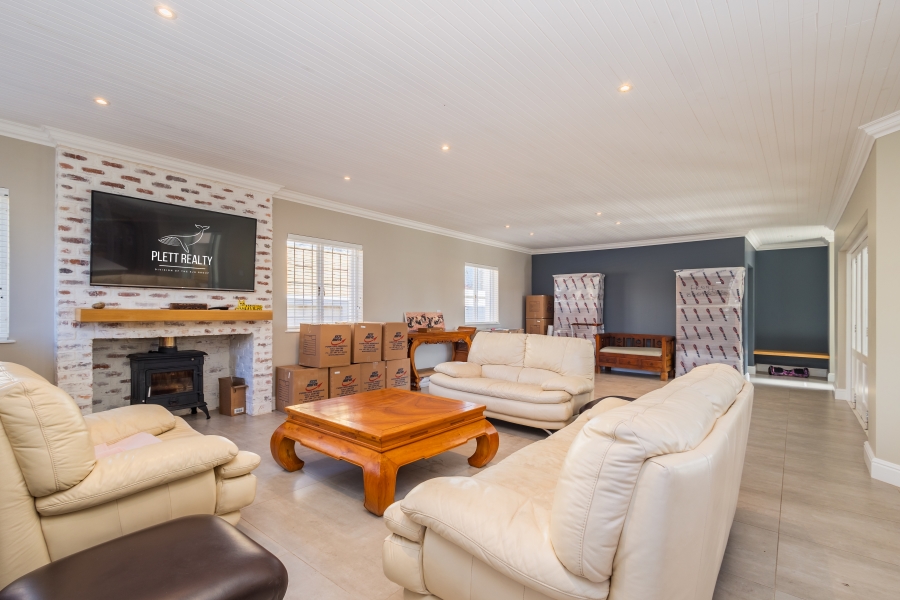 4 Bedroom Property for Sale in Whale Rock Western Cape